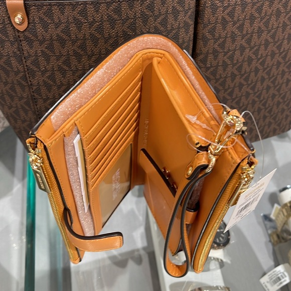 MICHAEL KORS JST LG DOUBLE ZIP WRISTLET WALLET PHONE HOLDER 
Cider Multi 
NWT - Picture 8 of 16